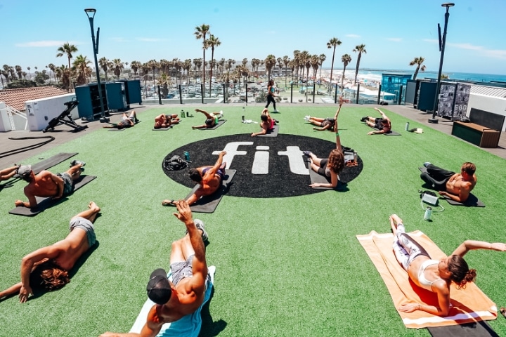 people doing full body workouts at fit athletic club